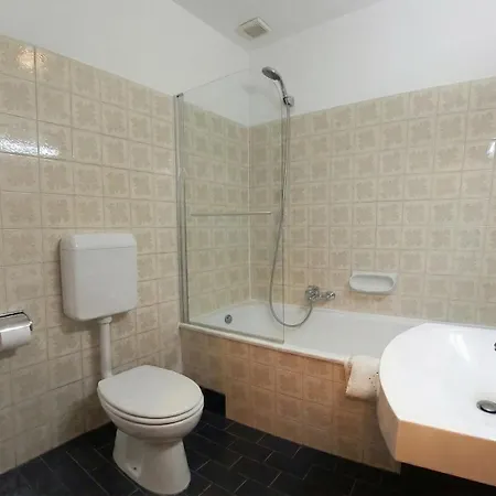 Christoph Haus Kmb Seeappartement Am Ossiacher Mit Direktem Seezugang Und Hallenbad Apartman
